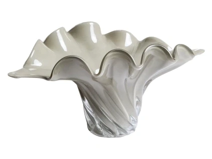 Šedá skleněná váza Kave Home Lurea 19 cm