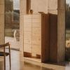 Dubová komoda Kave Home Alguema 100 x 40 cm -fv-interier-25