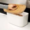 Bílý plastový chlebník s prkénkem Bread Bin -fv-interier-25