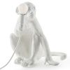 Bílá stolní lampa Monkey -fv-interier-25