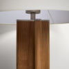 Dřevěná stolní lampa Kave Home Niani -fv-interier-25